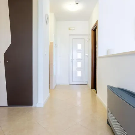 아파트 Luxurioeses Mit Privater Terrasse By Interhome