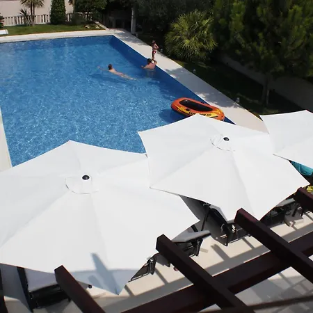 Luxurioeses Mit Privater Terrasse By Interhome *