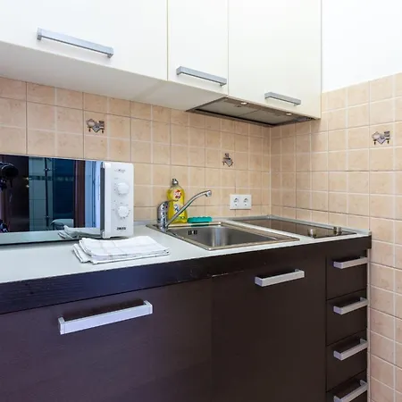 아파트 Luxurioeses Mit Privater Terrasse By Interhome