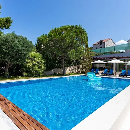 아파트 Luxurioeses Mit Privater Terrasse By Interhome *