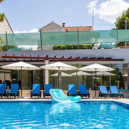 Luxurioeses Mit Privater Terrasse By Interhome Splitska