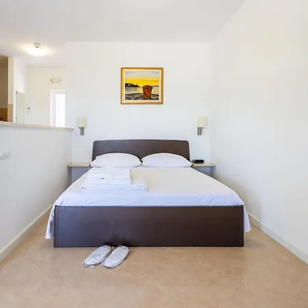 公寓 Luxurioeses Mit Privater Terrasse By Interhome *