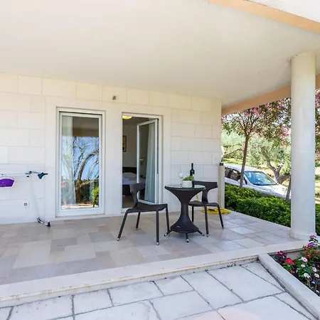 Luxurioeses Mit Privater Terrasse By Interhome 公寓 *