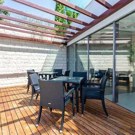 公寓 Luxurioeses Mit Privater Terrasse By Interhome *