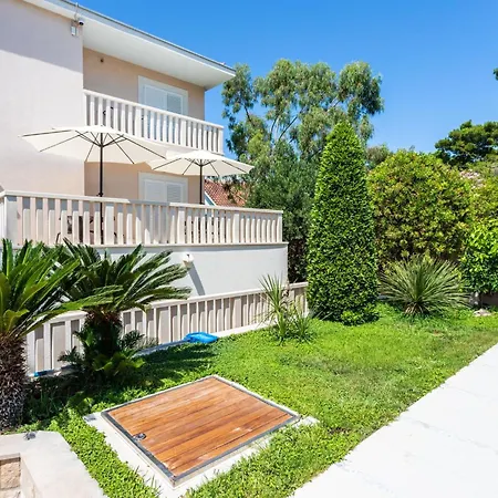 Luxurioeses Mit Privater Terrasse By Interhome