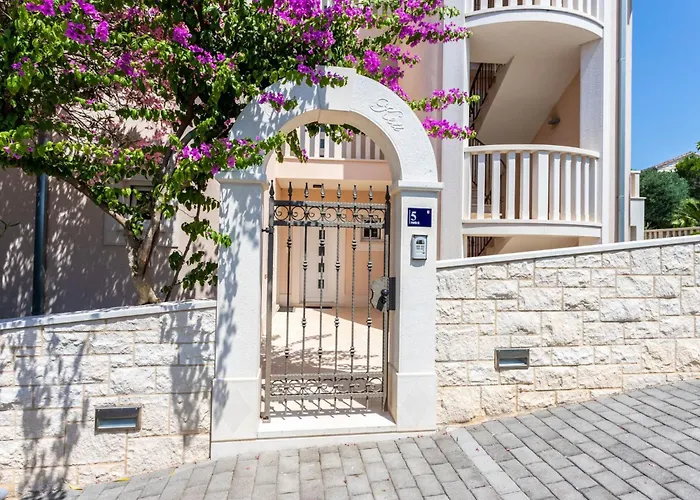 Apartman Luxurioeses Mit Privater Terrasse By Interhome *