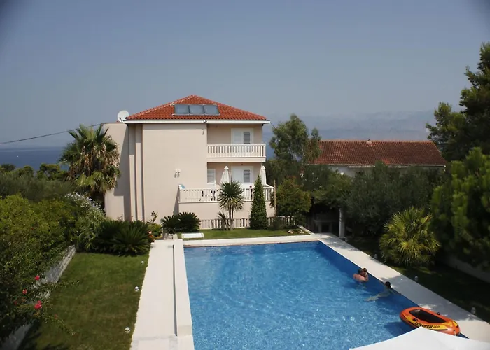 Luxurioeses Mit Privater Terrasse By Interhome شقة