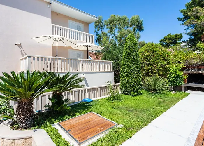 Luxurioeses Mit Privater Terrasse By Interhome