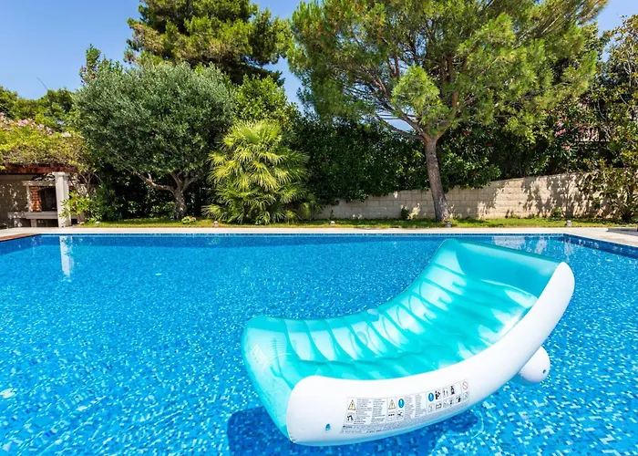 Luxurioeses Mit Privater Terrasse By Interhome Splitska